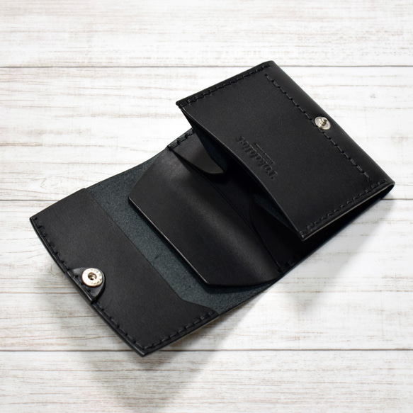 易於操作（容量）的迷你錢包，6 張卡，雙折，薄型，黑色，義大利皮革 第2張的照片