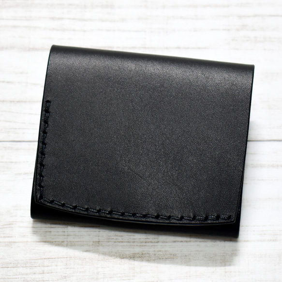 易於操作（容量）的迷你錢包，6 張卡，雙折，薄型，黑色，義大利皮革 第3張的照片