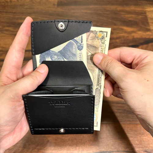 新】要領(容量)がいいミニウォレット カード9枚 二つ折り 薄め