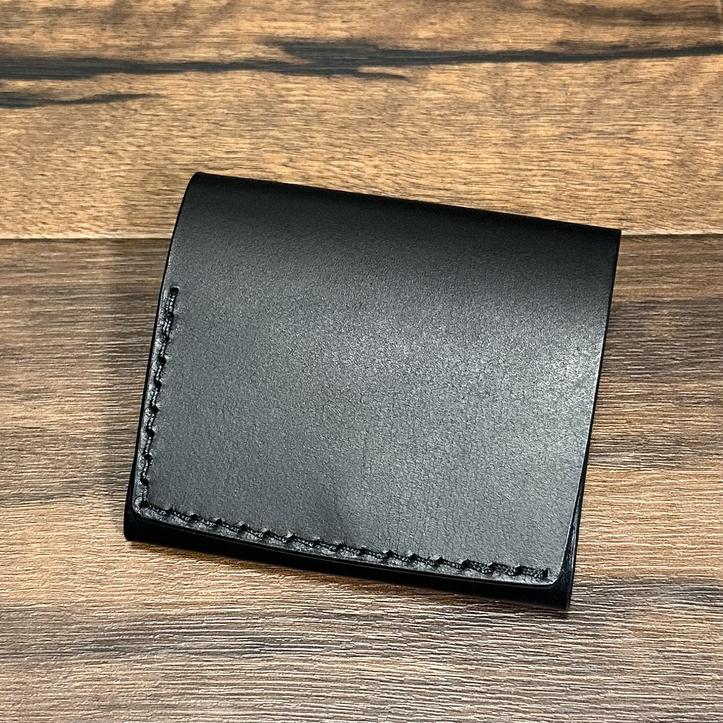 【新】要領(容量)がいいミニウォレット カード9枚 二つ折り 薄め ブラック イタリアンレザー