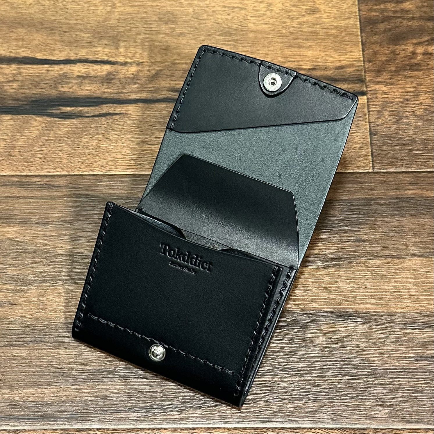 【新】要領(容量)がいいミニウォレット カード9枚 二つ折り 薄め ブラック イタリアンレザー