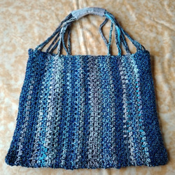ダイヤの夏糸とアイロンで硬化する糸、2本～3本取り取りで編んで、いる今年一押しのバッグ～～！ 2枚目の画像
