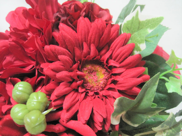 ダリア、バラ、ガーベラのキャスケードブーケ♪ブートニア付き♪生花みたいに綺麗な造花です♪高品質なのに安い 14枚目の画像