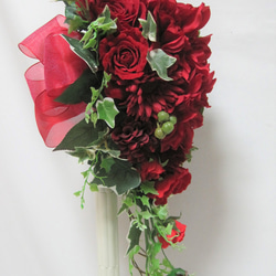 ダリア、バラ、ガーベラのキャスケードブーケ♪ブートニア付き♪生花みたいに綺麗な造花です♪高品質なのに安い 10枚目の画像