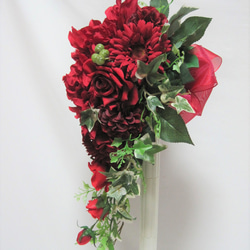ダリア、バラ、ガーベラのキャスケードブーケ♪ブートニア付き♪生花みたいに綺麗な造花です♪高品質なのに安い 7枚目の画像