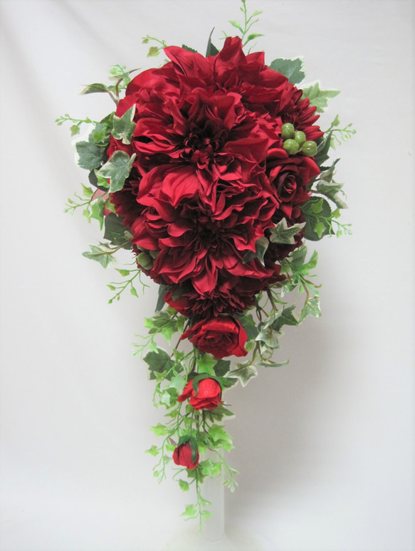 ダリア、バラ、ガーベラのキャスケードブーケ♪ブートニア付き♪生花みたいに綺麗な造花です♪高品質なのに安い 3枚目の画像