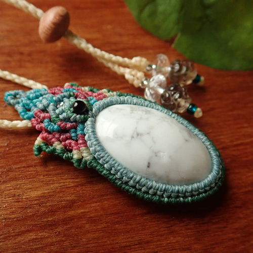 マグネサイト ）マクラメペンダント／no.220608 ネックレス