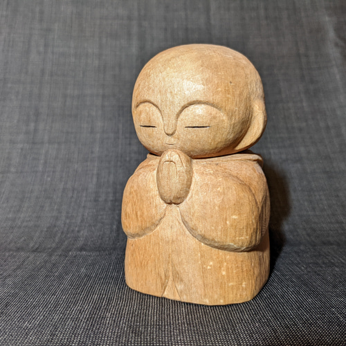 木彫りお地蔵様46番フードつき 彫刻 樂月 通販 14120610｜Creema(クリーマ)