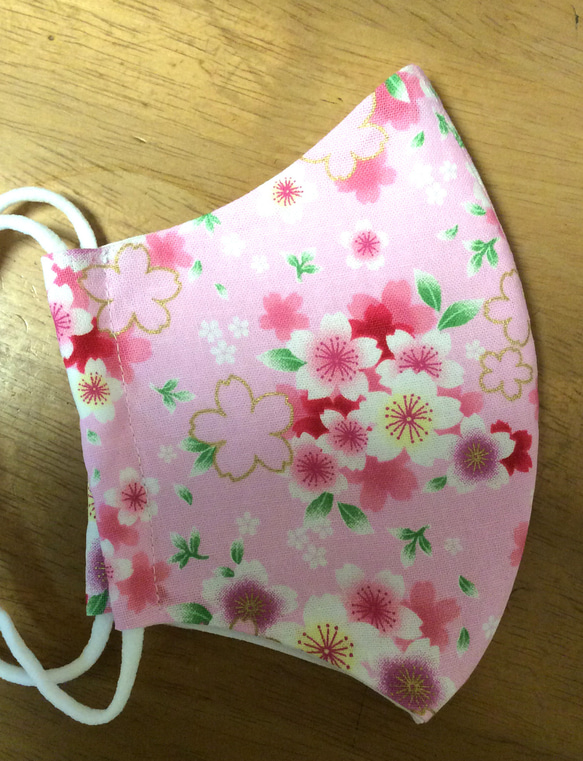 送料無料　立体 布マスク ハンドメイド かわいい 和柄 さくら 桜  花柄 桃色系 (裏地白)A 着物 浴衣 3枚目の画像