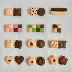 【受注制作】〈再販〉選べるフェルトのクッキー23種類 おままごと 1枚目の画像
