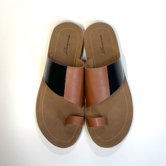 「M號」雙色合成皮革夾趾涼鞋（棕色x琺瑯黑色） 第3張的照片