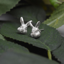 兔子遇上蝴蝶 | 純銀耳環 可改夾式 森林系 立體動物 手工銀飾 第1張的照片