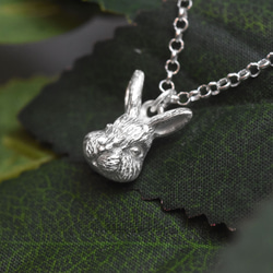 兔子遇上蝴蝶 | 純銀項鍊 森林系 立體動物 手工銀飾 第4張的照片