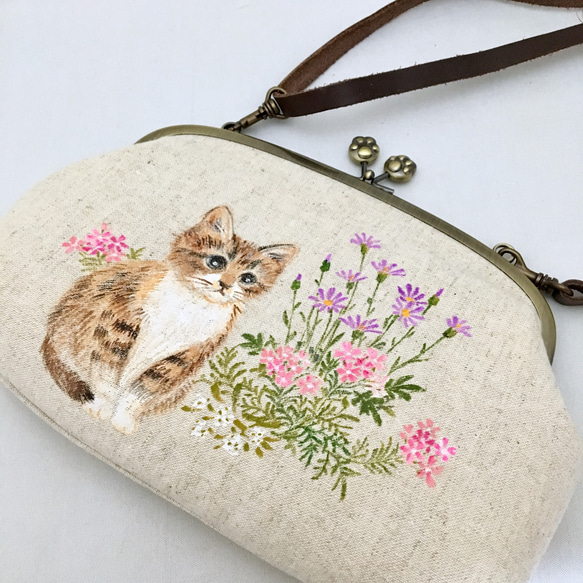 *送料無料*　【現品限り】猫の手2口がま口バッグ/水彩画のような猫と花 2枚目の画像