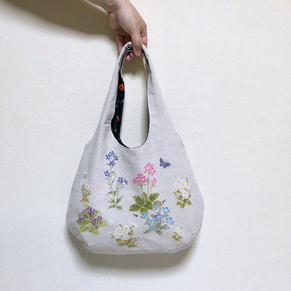 *送料無料*　【現品限り】手描きの花の庭 麻のハンドバッグ 1枚目の画像