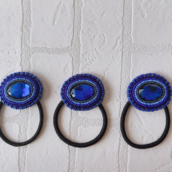 【SALE❤️】オーバル型ビジュー/ビーズ刺繍ヘアゴム(ブルー) 1枚目の画像