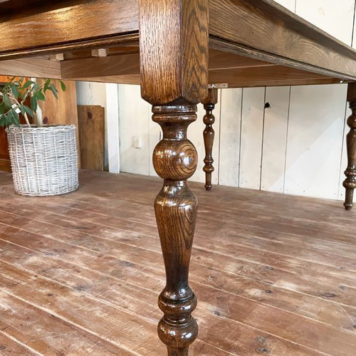 おしゃれなダイニングテーブルbrocante 輸入住宅向けターンドレッグ