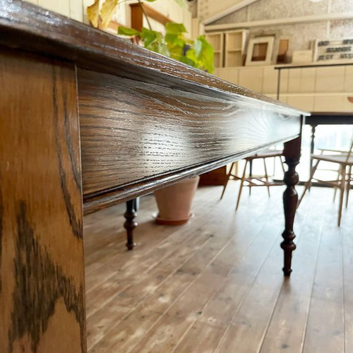 おしゃれなダイニングテーブルbrocante 輸入住宅向けターンドレッグ