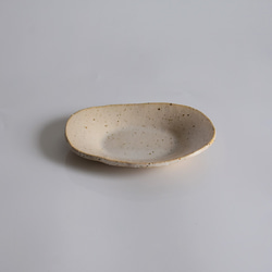 楕円形・オーバル小皿　黄御影土×白失透釉 2枚目の画像