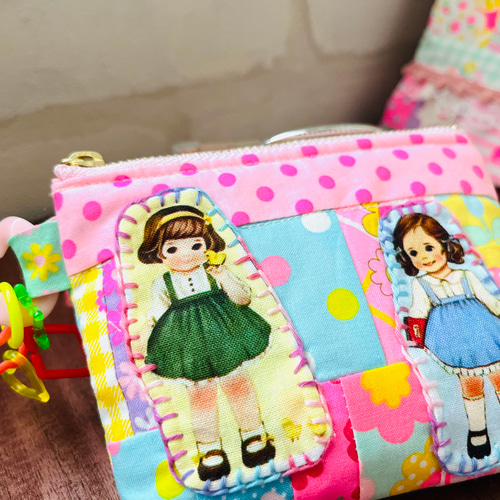 レトロガール」のパッチワークなアップリケポーチ ポーチ マリコヤ