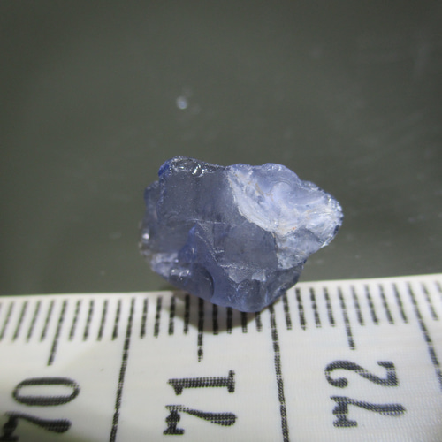☆見る角度で色の濃淡あり◇マダガスカル産◇アイオライトの原石