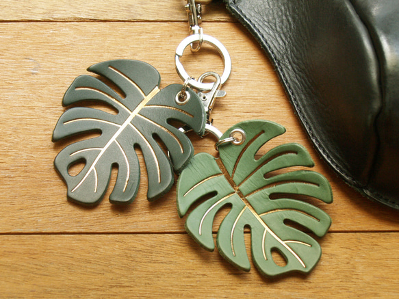 Leather Key Chain - Plant Leaf MONSTERA ( Custom Letter ) 4枚目の画像