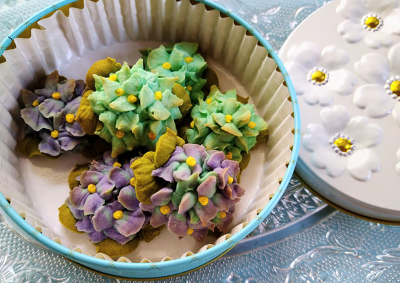 『紫陽花ハンドメイド2023』紫陽花のあんフラワークッキーあんこで出来たお花のクッキーグルテンフリー　クッキー缶 1枚目の画像