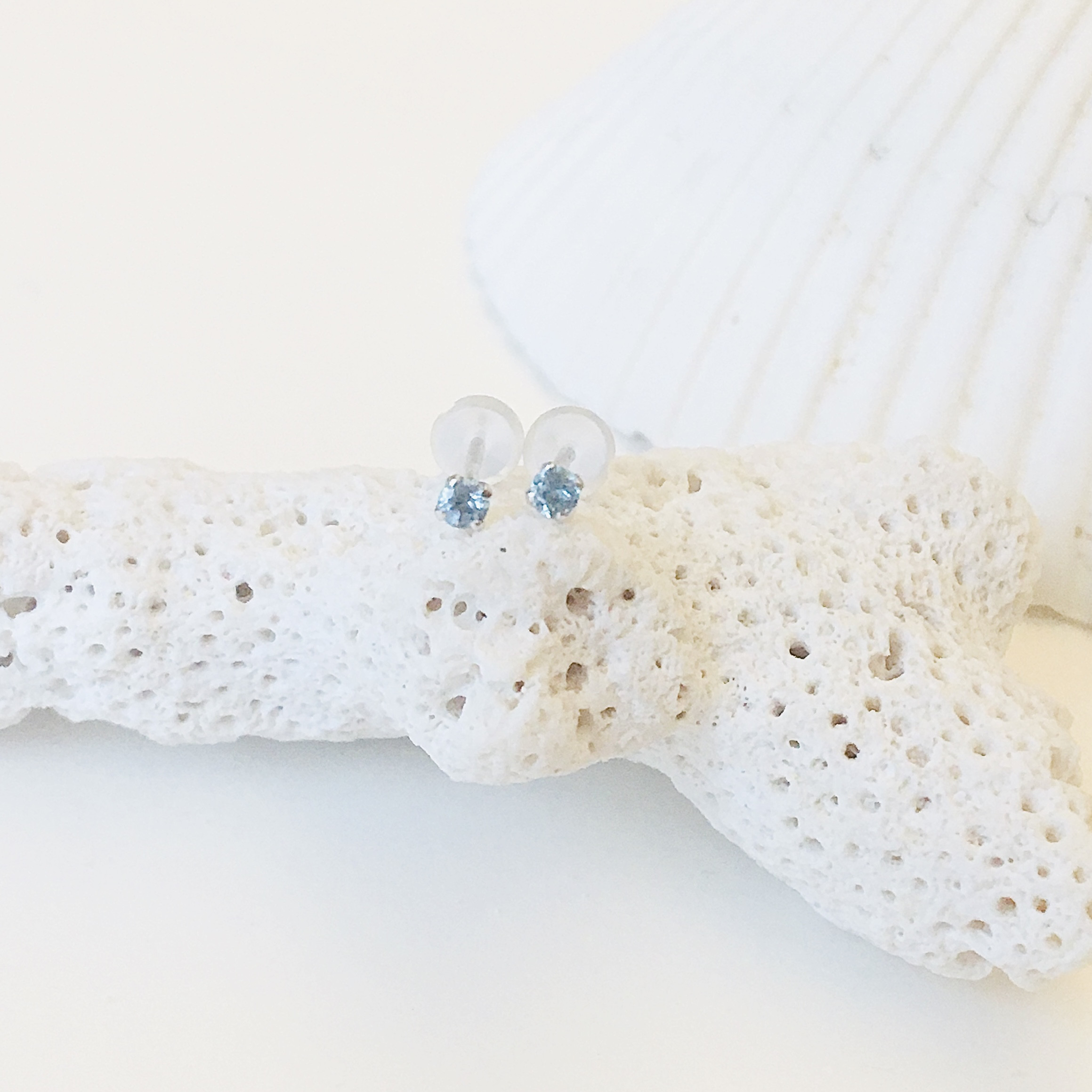 【K14WG】ブルートパーズピアス 2mm