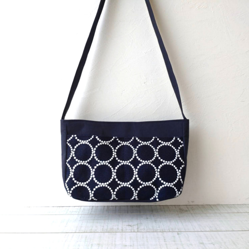 ミナペルホネン タンバリン[ネイビー×ホワイト]とキャンバス  