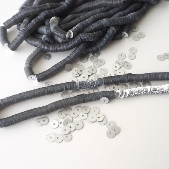 フランス製スパンコール 4mm マットシルバー #PA05-M.SV4/オートクチュール刺繍 リュネビル刺繍 糸通し 1枚目の画像