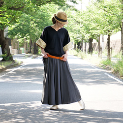 ゆるラフ感＊折り返しワイドスリーブ＊小花柄切り替え＊キーホールネック＊カットソー＊Tシャツ＊ブラック×マスタード 4枚目の画像