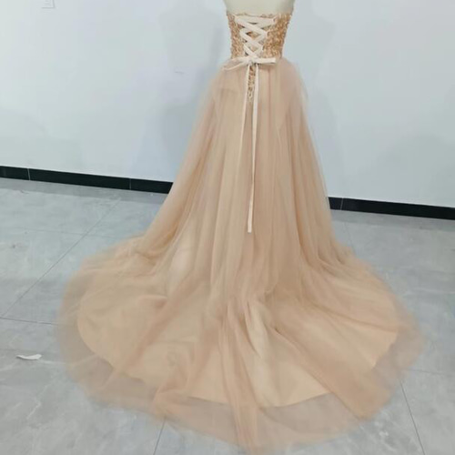 輝きな光彩を放つ ！パステルイエロー カラードレス キラキラのハンド  