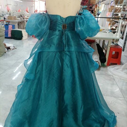 輝きな光彩を放つ ！青のグラデーション:カラードレス 取り外し姫袖 ふっくら柔らラッフルフリル  プリンセスライン 11枚目の画像