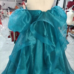 輝きな光彩を放つ ！青のグラデーション:カラードレス 取り外し姫袖 ふっくら柔らラッフルフリル  プリンセスライン 7枚目の画像