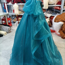 輝きな光彩を放つ ！青のグラデーション:カラードレス 取り外し姫袖 ふっくら柔らラッフルフリル  プリンセスライン 3枚目の画像