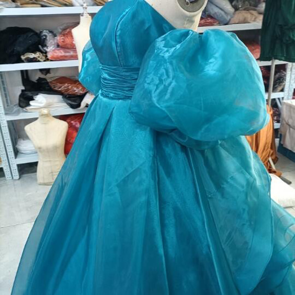 輝きな光彩を放つ ！青のグラデーション:カラードレス 取り外し姫袖 ふっくら柔らラッフルフリル  プリンセスライン 5枚目の画像