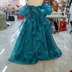 輝きな光彩を放つ ！青のグラデーション:カラードレス 取り外し姫袖 ふっくら柔らラッフルフリル  プリンセスライン 8枚目の画像