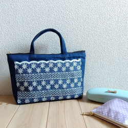 刺繍レース　25cmバッグインバッグ☆持ち手付き　1点物　ミニバッグ　大きめポーチ　ネイビーデニム　　894 1枚目の画像