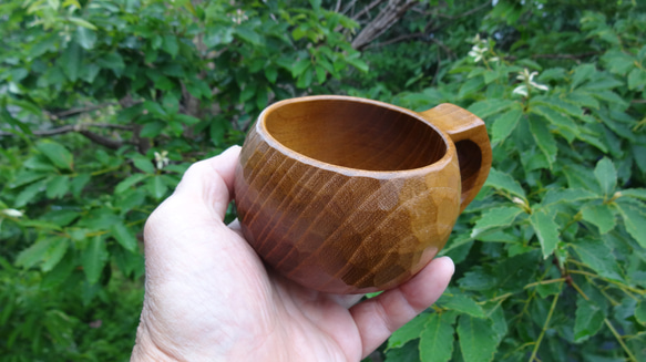 茶色い真桑の一木彫りコーヒーカップ　 2枚目の画像