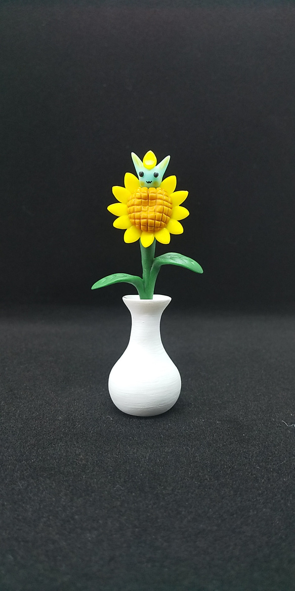 ひまわりと大村さん(置物)花瓶白d 3枚目の画像