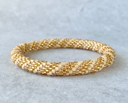 ビーズクロッシェブレスレット[milky gold]:ゴールド キラキラ イエベ