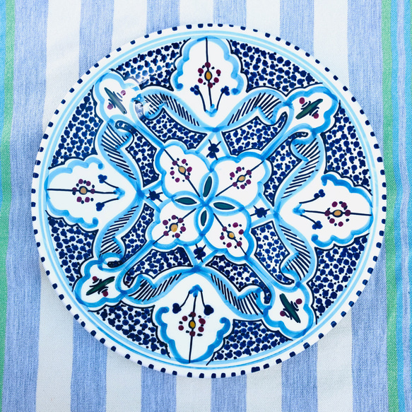 チュニジア・北アフリカ伝統万能絵付皿　24cm　平皿サークル　ブルーの渦がかわいい モーリッシュスタイル柄　22 1枚目の画像