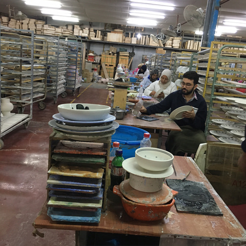 チュニジア・北アフリカ伝統万能絵付皿 24cm 平皿サークル ブルーの渦