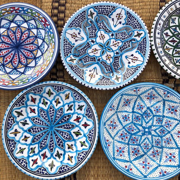 チュニジア・北アフリカ伝統万能絵付皿　24cm　平皿サークル　ブルーの渦がかわいい モーリッシュスタイル柄　22 9枚目の画像