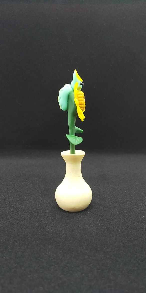 ひまわりと大村さん(置物)花瓶クリーム色c 6枚目の画像