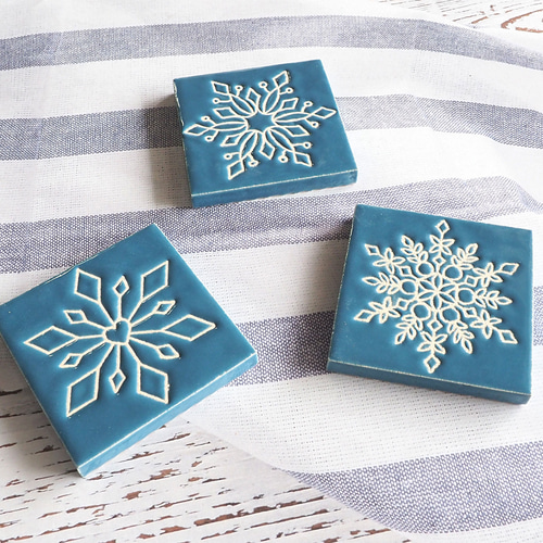 ミッドナイトブルーの雪の結晶タイル 3個セット マグネット estudio