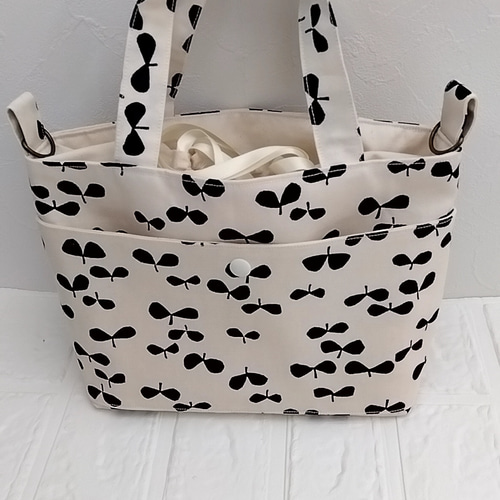 おしりふき・ウェットティッシュ入れ付きバック】おむつバック おむつ