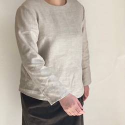 麻/リネン100%透けにくい体型カバーTブラウス（ベージュ/半袖・長袖・クルーネック・Vネック） 20枚目の画像
