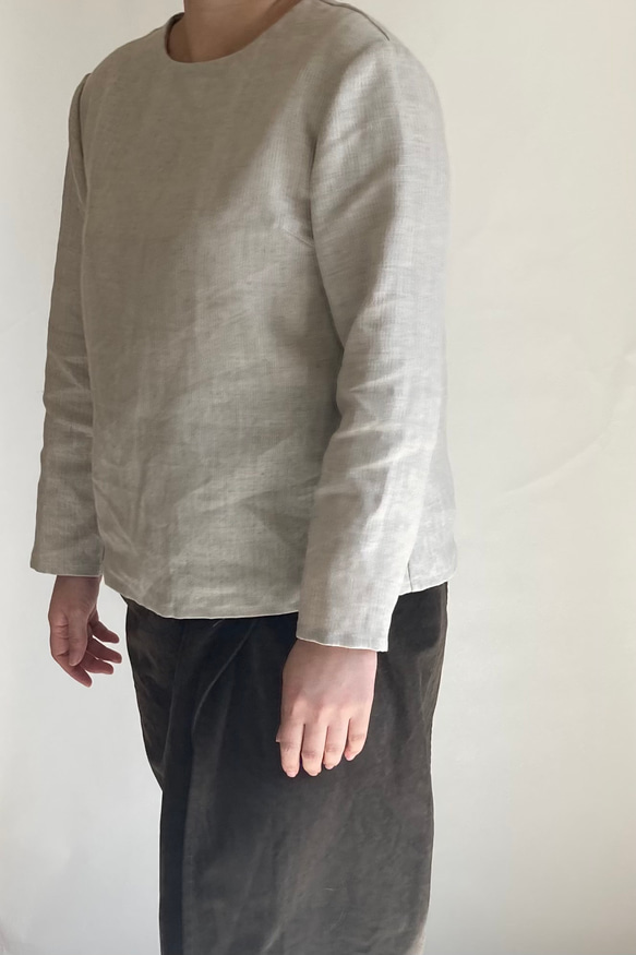 麻/リネン100%透けにくい体型カバーTブラウス（ベージュ/半袖・長袖・クルーネック・Vネック） 15枚目の画像