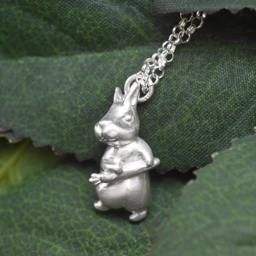 The Rabbit Stealing Carrots | スターリングシルバー ネックレス 細い 